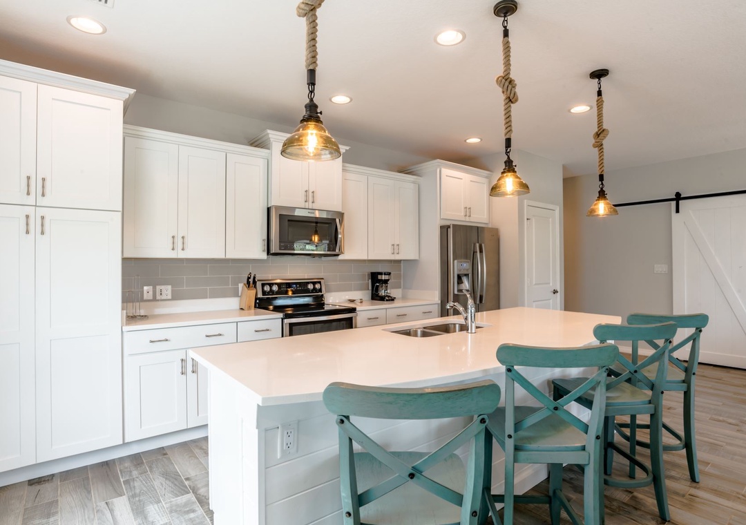 Lost Key Coastal Pointe Kitchen Bar Seating for 4