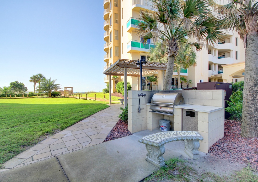 Beach Colony Resort Grill Grounds Perdido Key