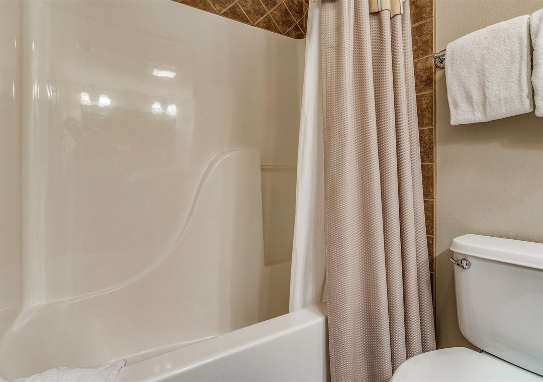 Perdido Towers 507 Master Bathroom Shower Tub Combo