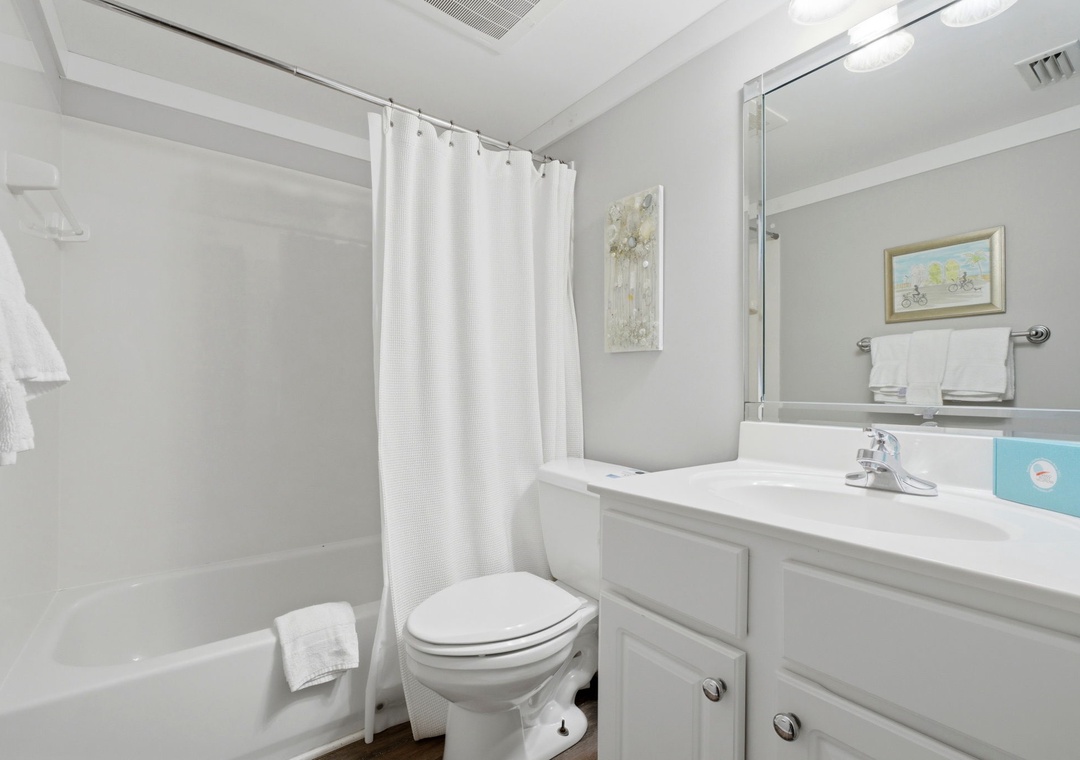 Sandy Key 827- Step into your bright, spotless bathroom with a refreshing tub-shower combo and crisp white linens waiting for you after a long day exploring.