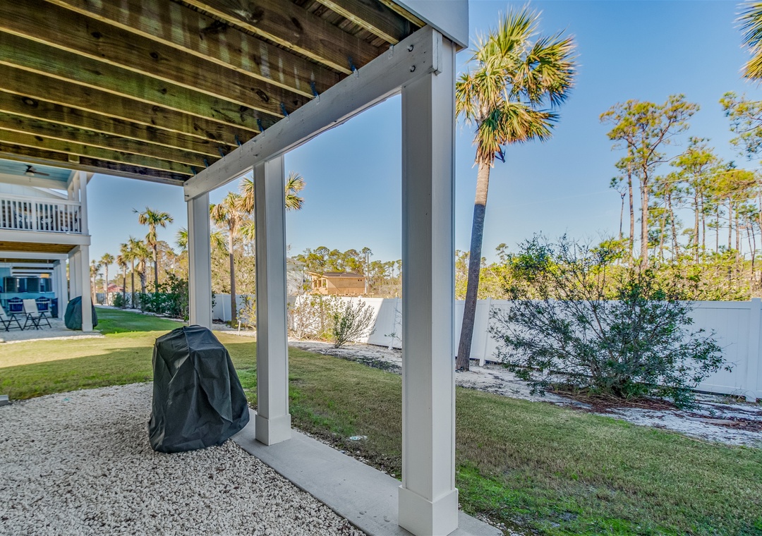 Lost Key A Salty Suite Patio and Gill