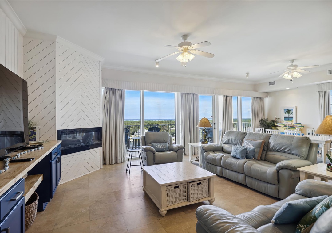 Sailmaker 901 Living Room