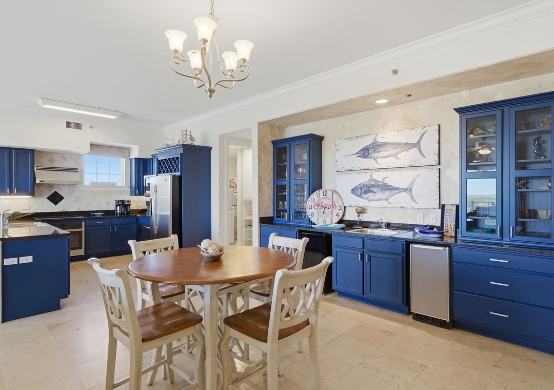 Sailmaker 901- View of Sitting Area & Wet Bar