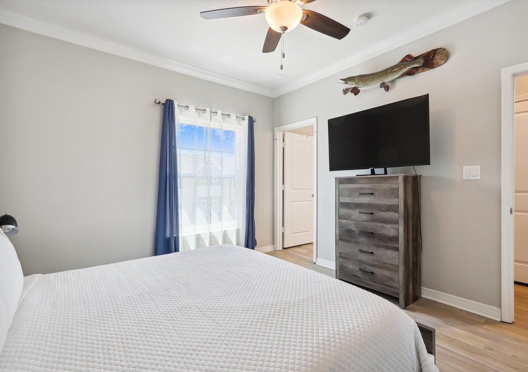 upper level-primary bedroom-124867_184