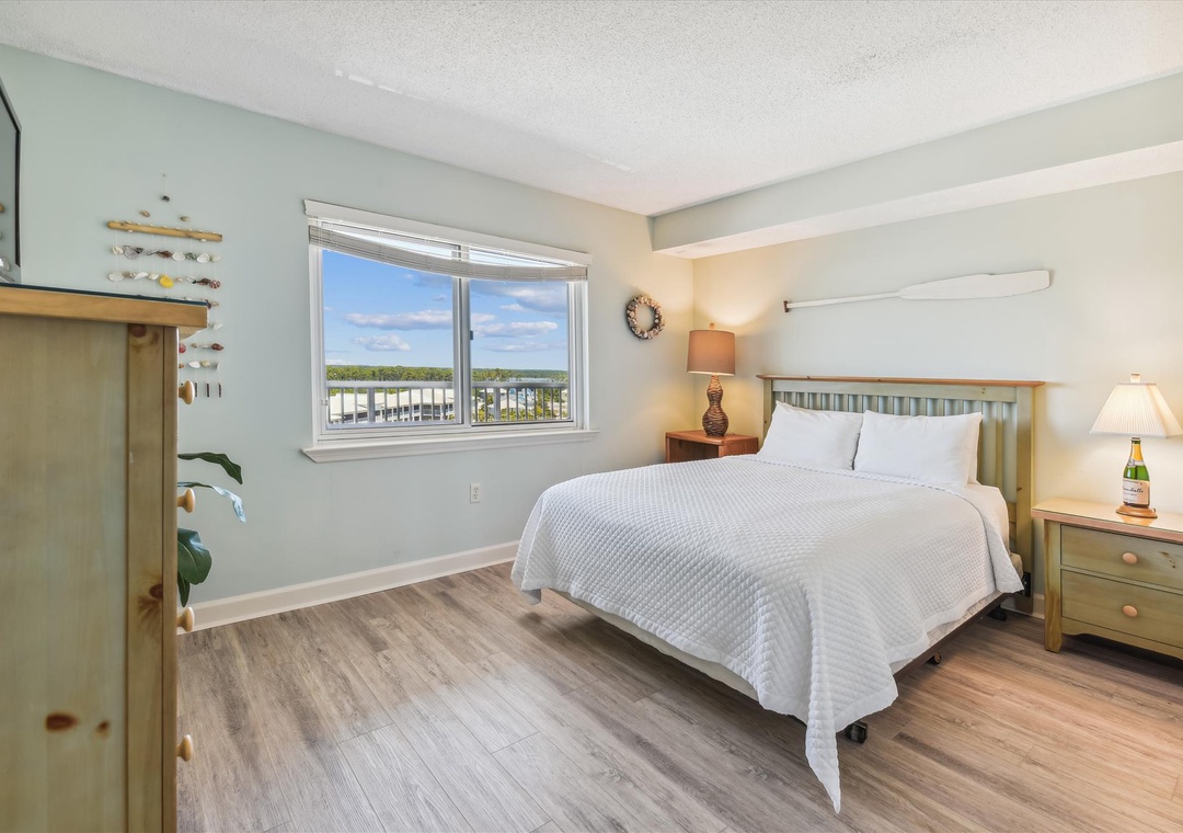 Sandy Key 817 Guest Bedroom #2 Queen Bed