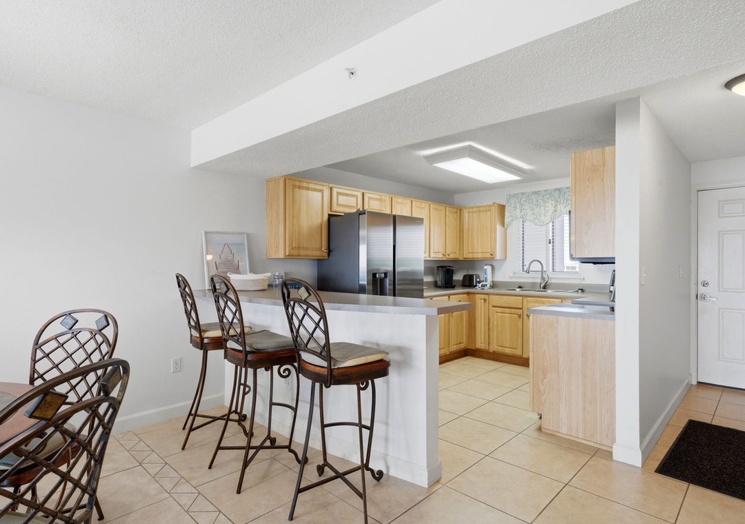 Sandy Key 537- View of Hightop Counter with Bar Stools & Kitchen