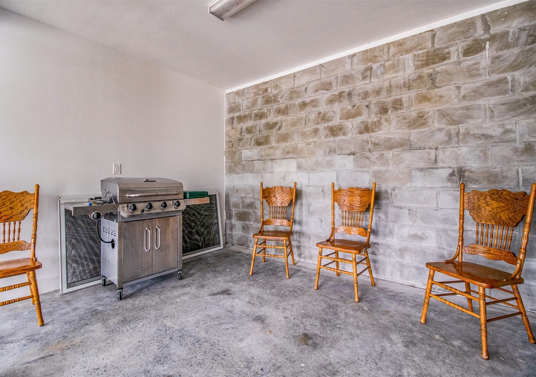 Lost Key Golf Coast Villa Grage Grill and Chairs