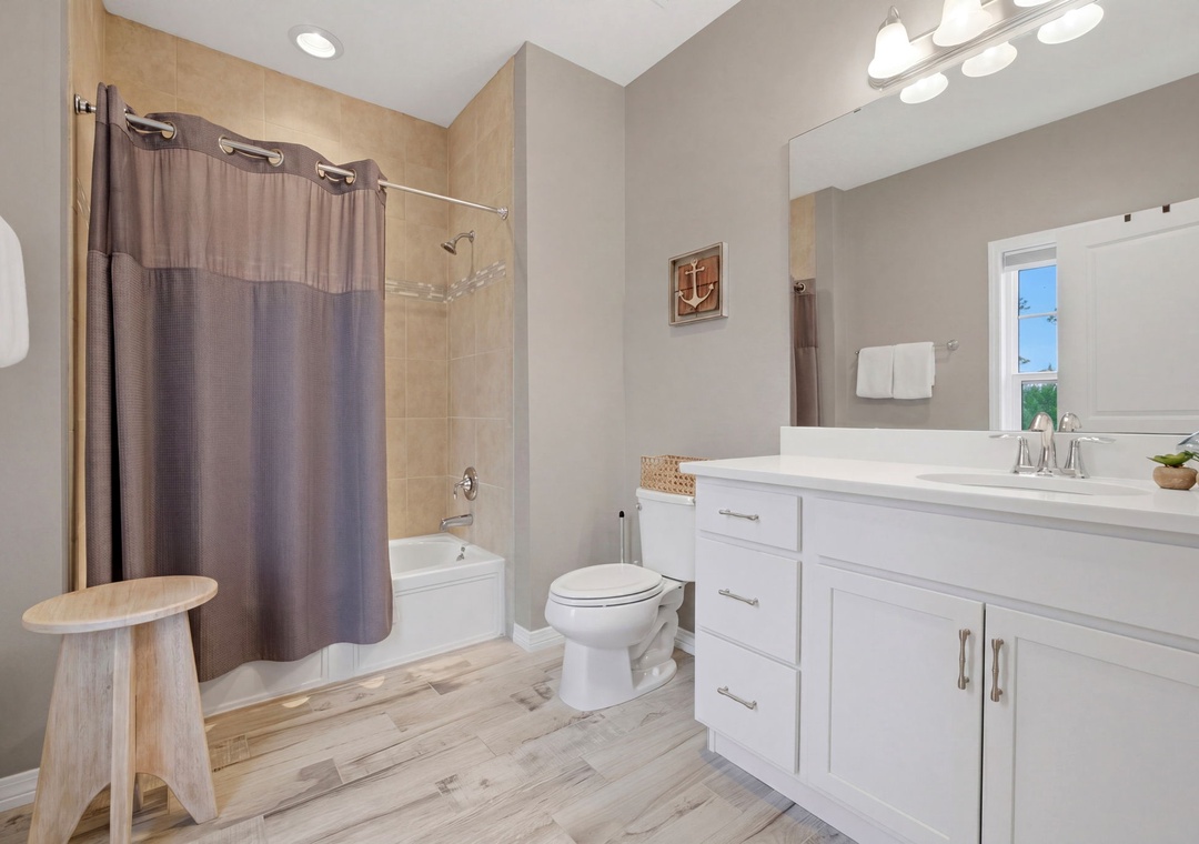 Salty Seagull- Bathroom 2