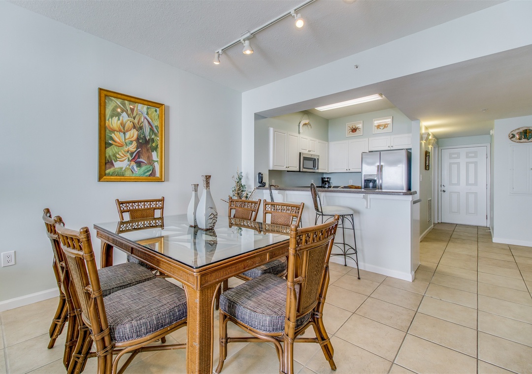 Windemere 906 Dining Room and Open Kitchen