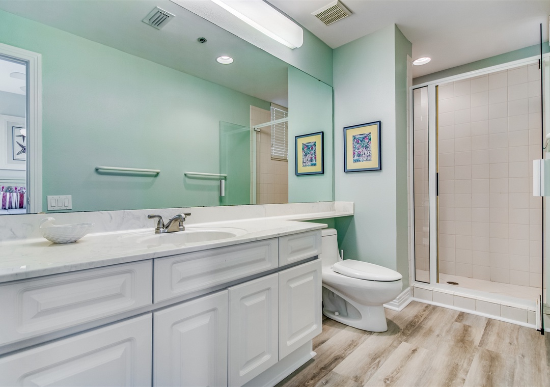 Beach Colony West 6A Guest Bathroom #1