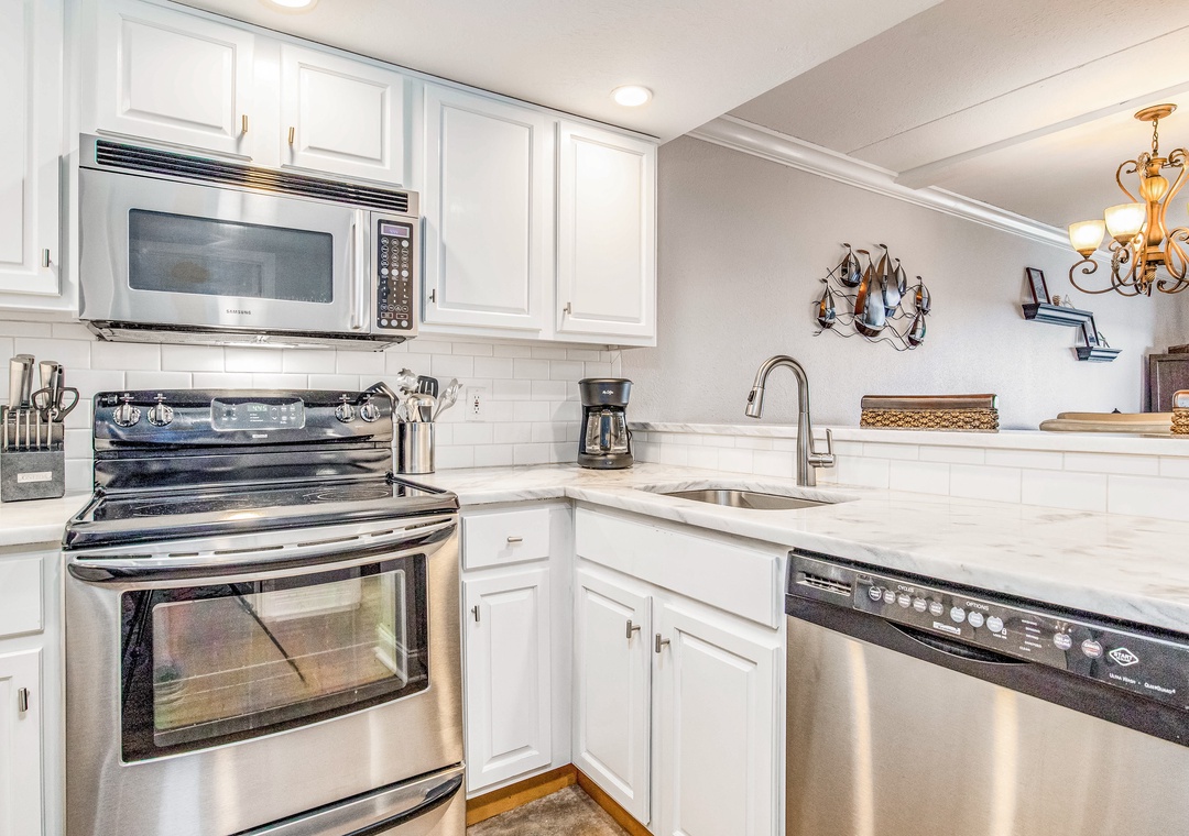 Ocean Breeze West 605 Kitchen