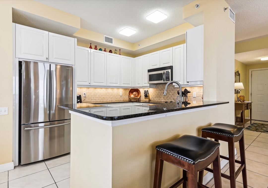 Beach Colony East 10D Kitchen Bar With Seating For 2