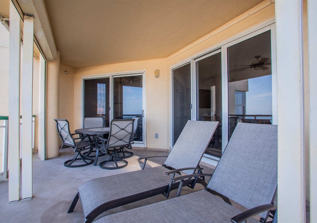 Beach Colony Tower 4B Deck Furniture