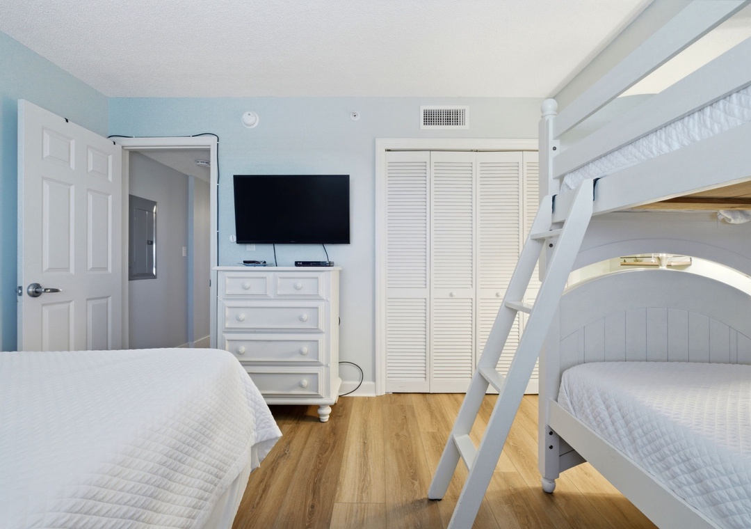 Sandy Key 622- Bedroom 2 & TV View