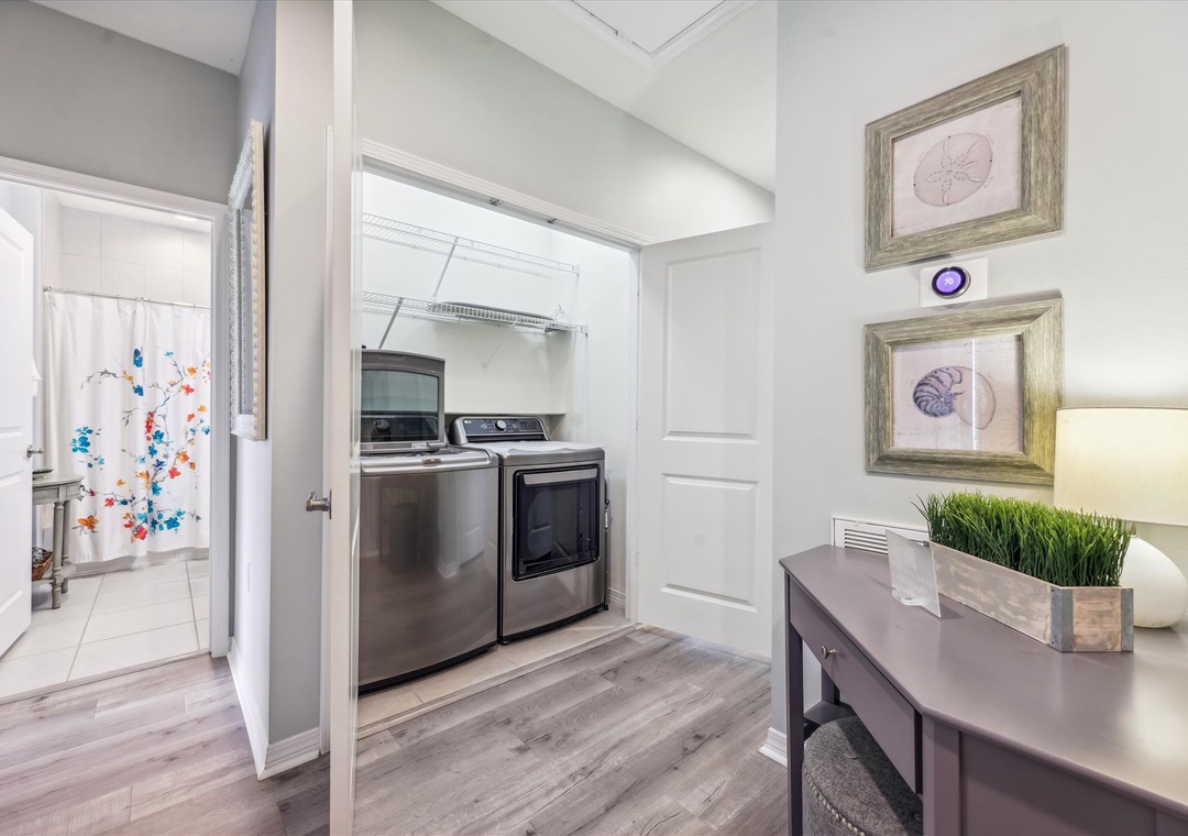 Key Breezes upper level-washer dryer 18a3889