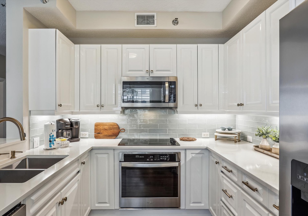 Beach Colony Tower PH1A (16A) Kitchen