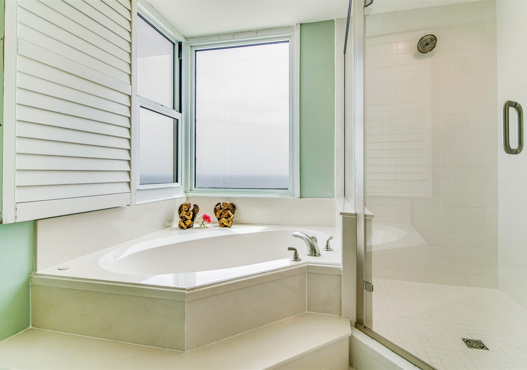 Beach Colony Tower PH2B Master Bathroom Tub