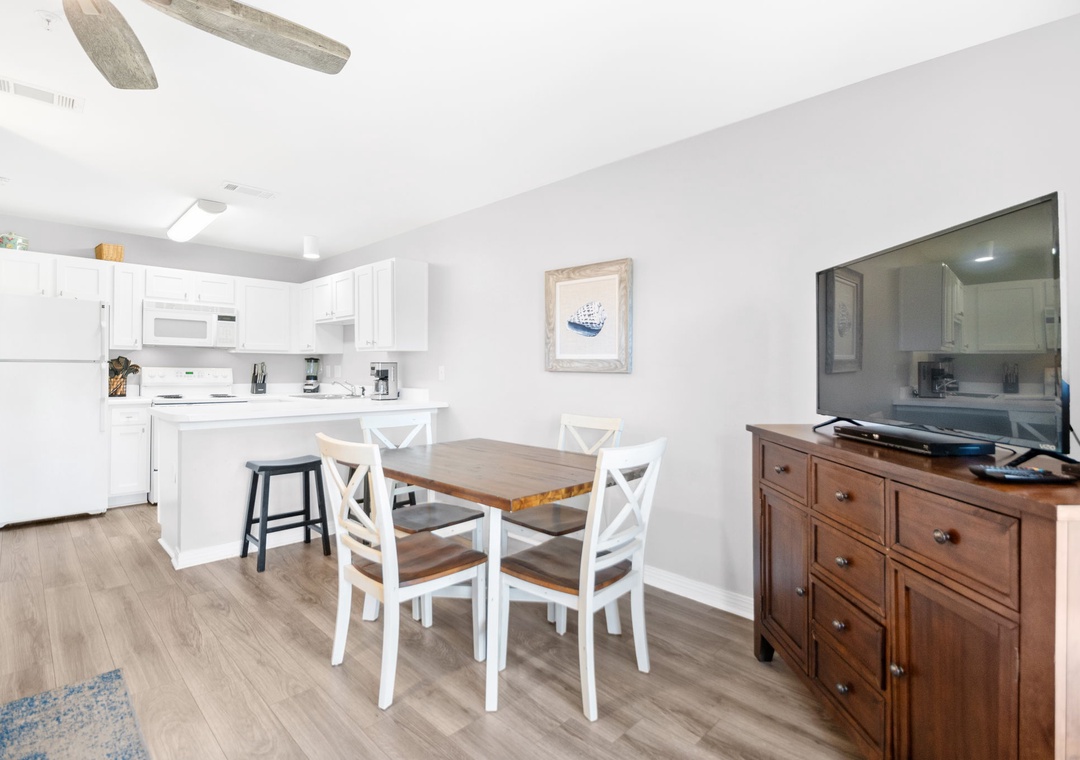 Grand Caribbean 106 - Dining Area