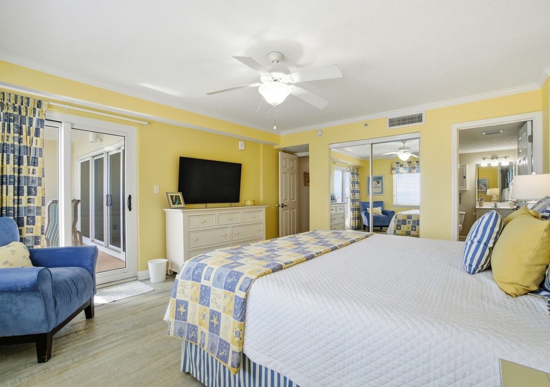 Sandy Key 821- Bedroom 1 & TV View