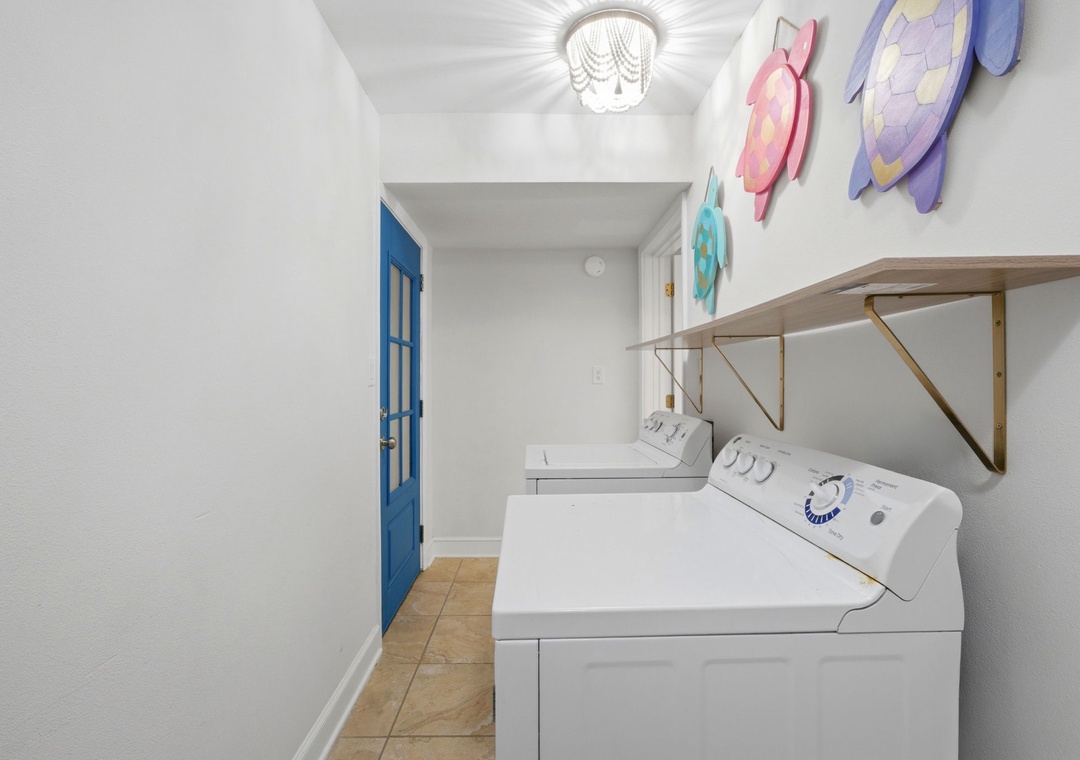 North Lost Key Landing B2- Your own in-unit washer and dryer make it easy to keep beach towels fresh and pack light for your family getaway.