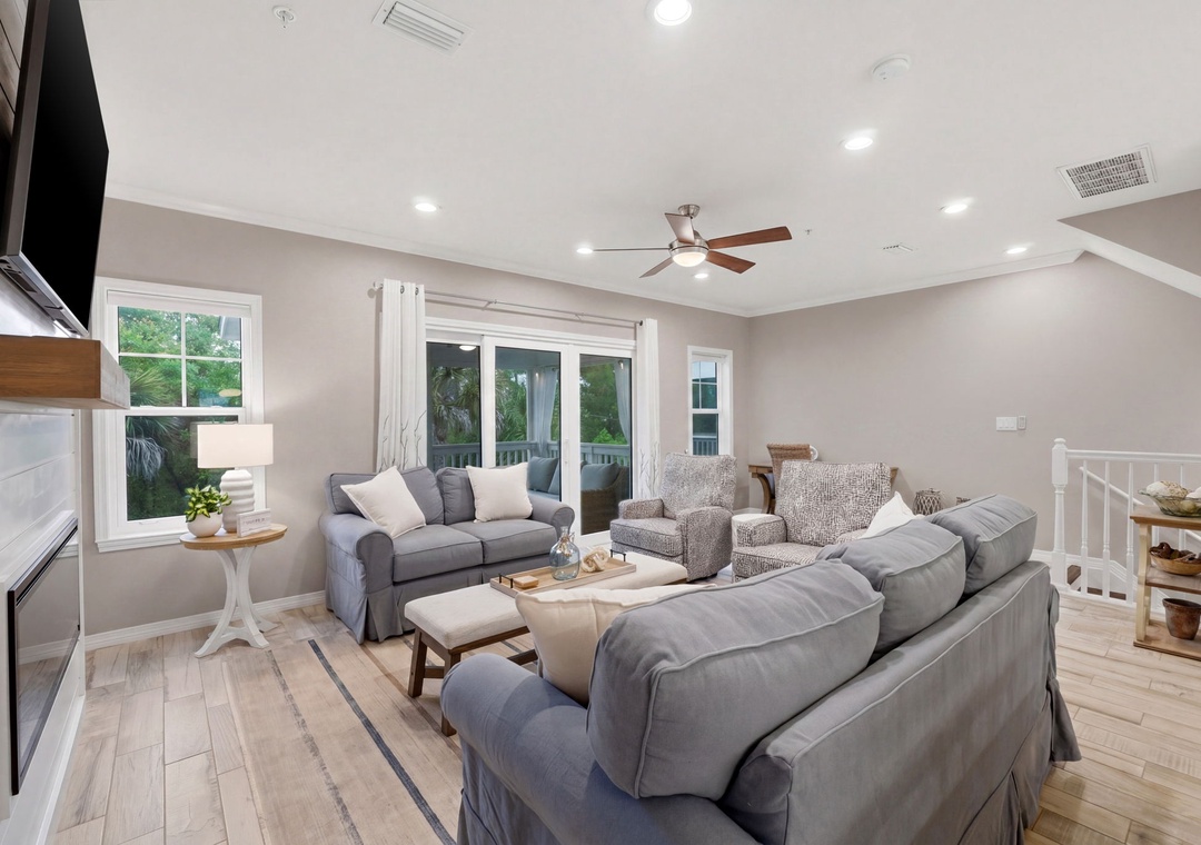 Salty Seagull- Living Room & Balcony View