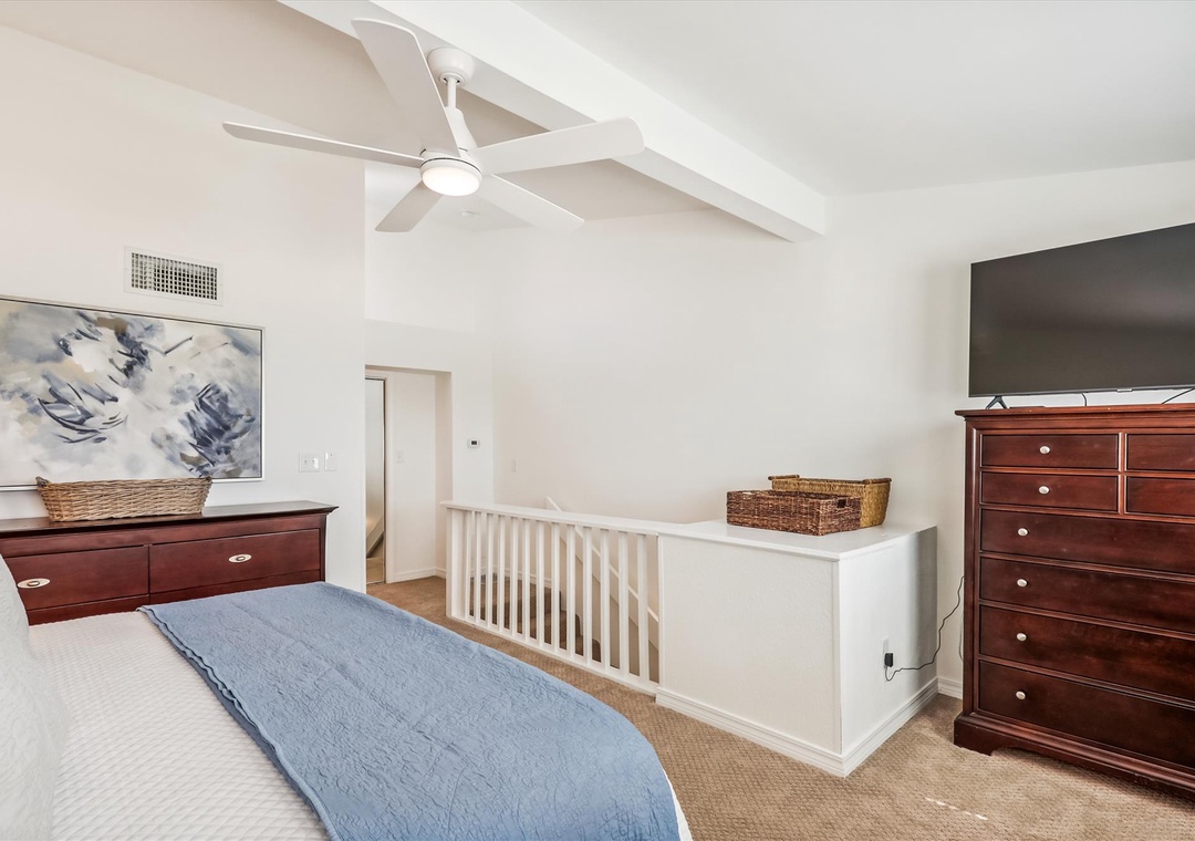 upper level-primary bedroom-125751_208