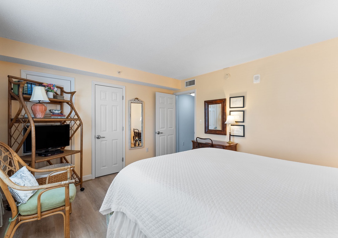Sandy Key 338- Slip into crisp, clean linens and unwind in your peaceful retreat. Warm tones and cozy furnishings invite you to relax after a day of exploring.