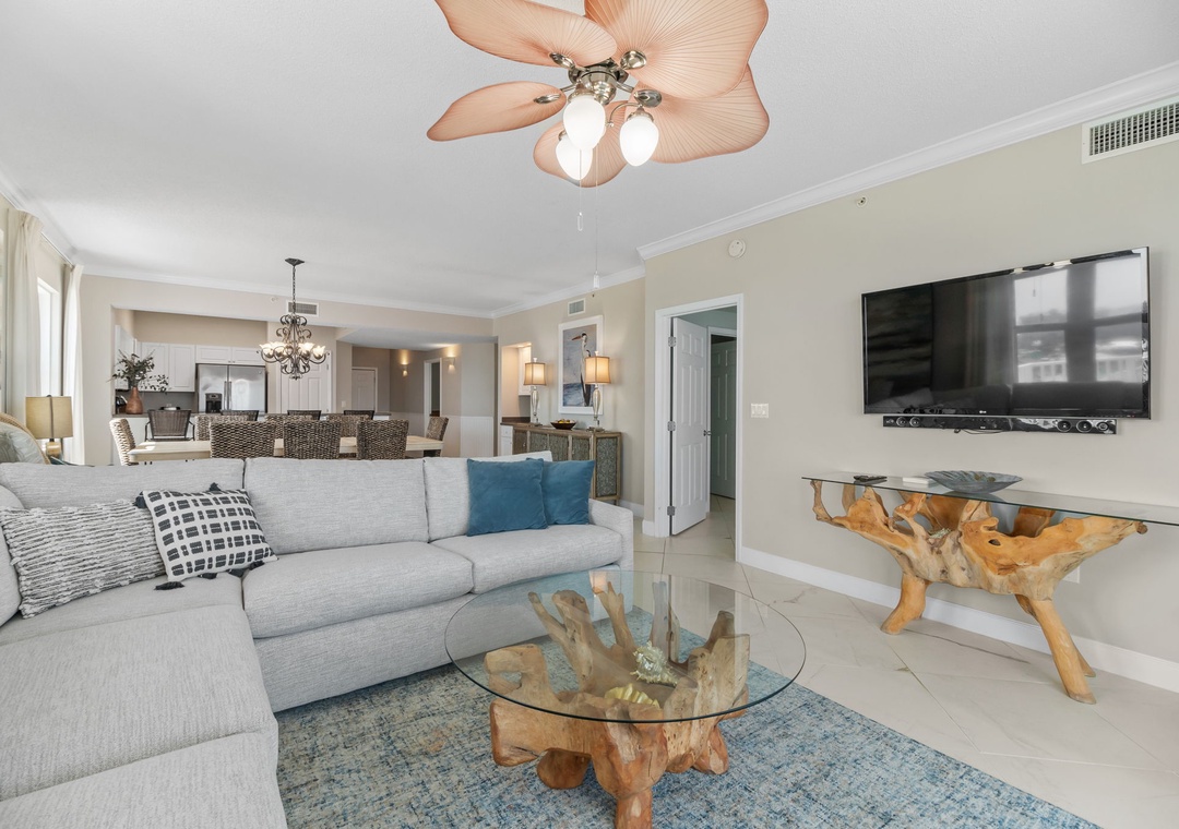 Windemere 1008- VIews from Living room to common area