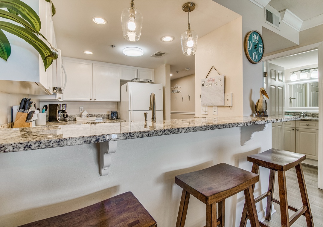 Ocean Breeze West 604 Kitchen Bar Seating for 3