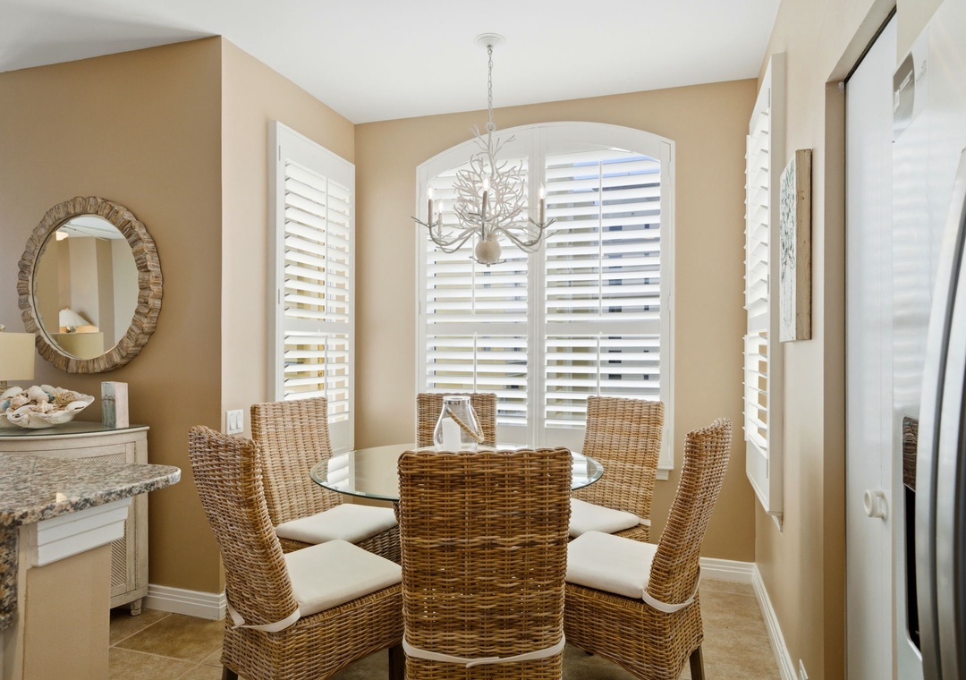 Beach Colony Tower PH1D- Dining Room with Lots of Natural Light