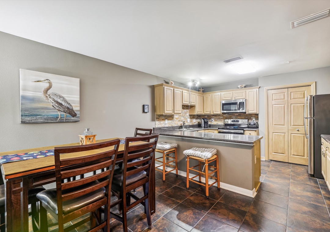 interiors-dining area-127738111