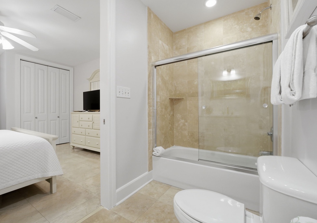 Sailmaker 901- Bathroom 4