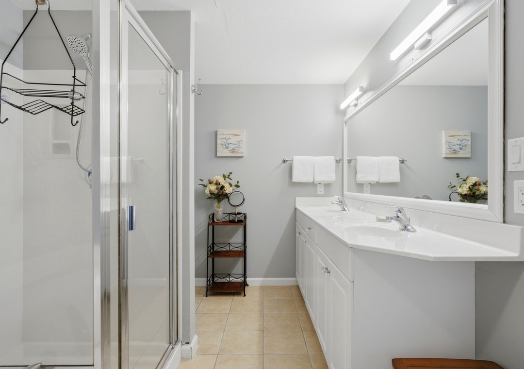 Windemere 906- Bathroom 1 Double Vanity