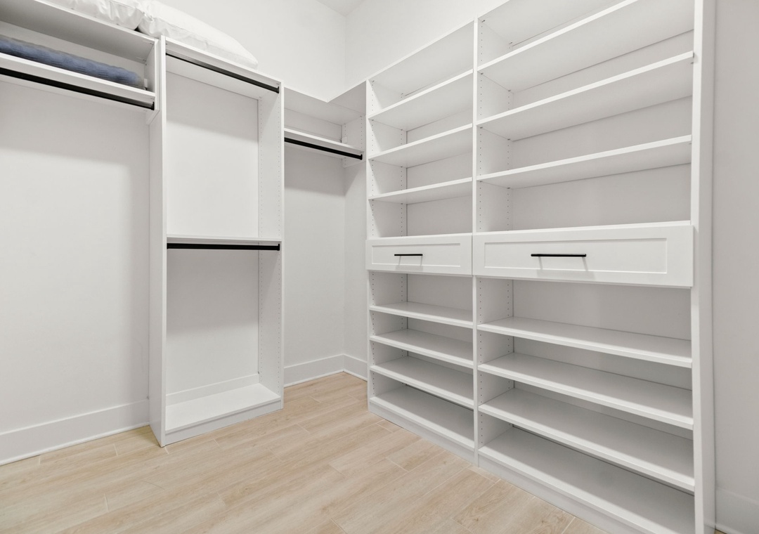 Vivianna #11- Third Floor - Primary Closet