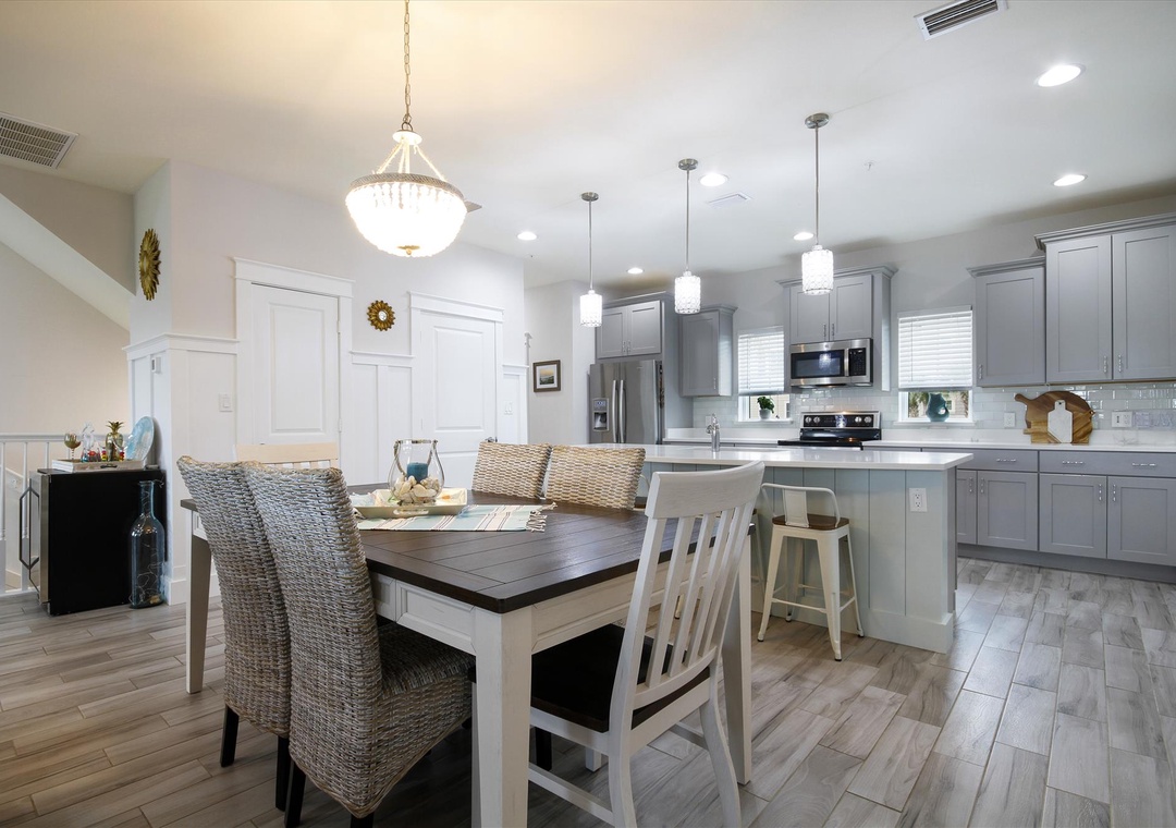 Lost Key Pelicans Paradise Dining Room and Kitchen