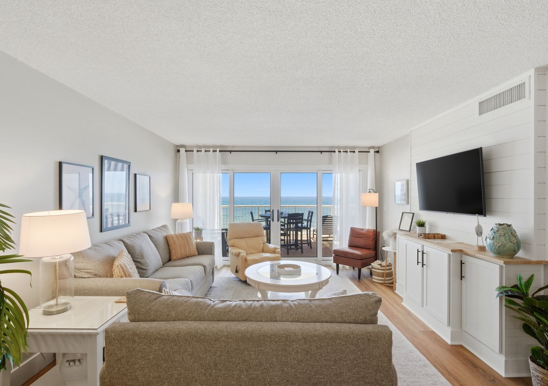 Sandy Key 622- View towards Balony & Living Room
