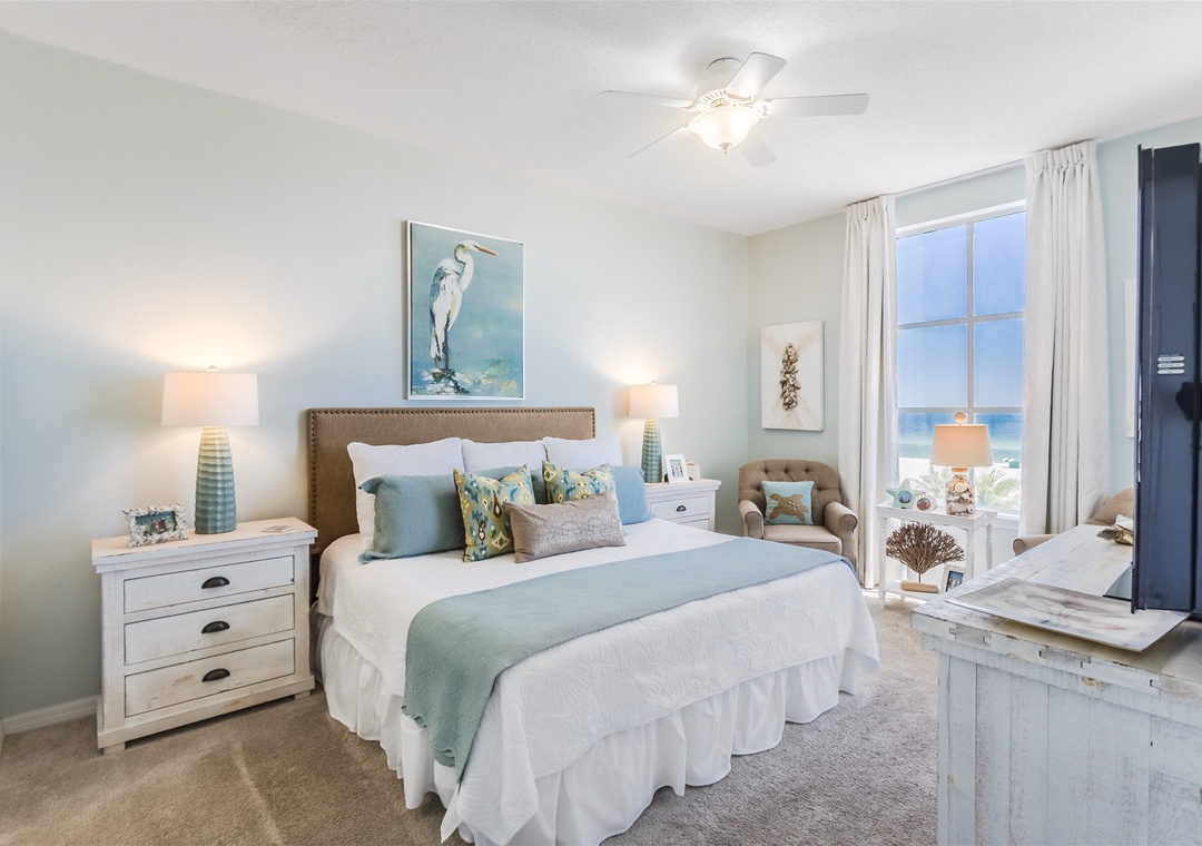 Spanish Key 207 Master Bed Room King Size Bed