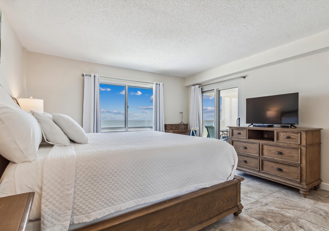 main level-primary bedroom-img_0236