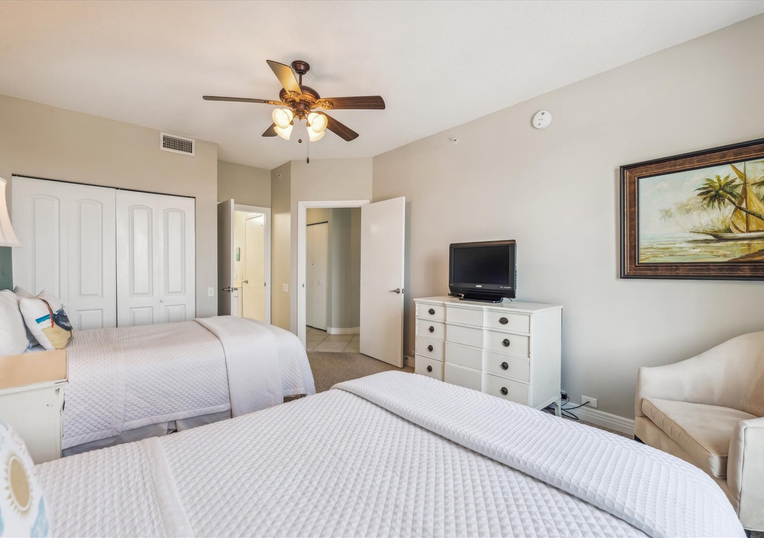 interiors-bedroom-120554151