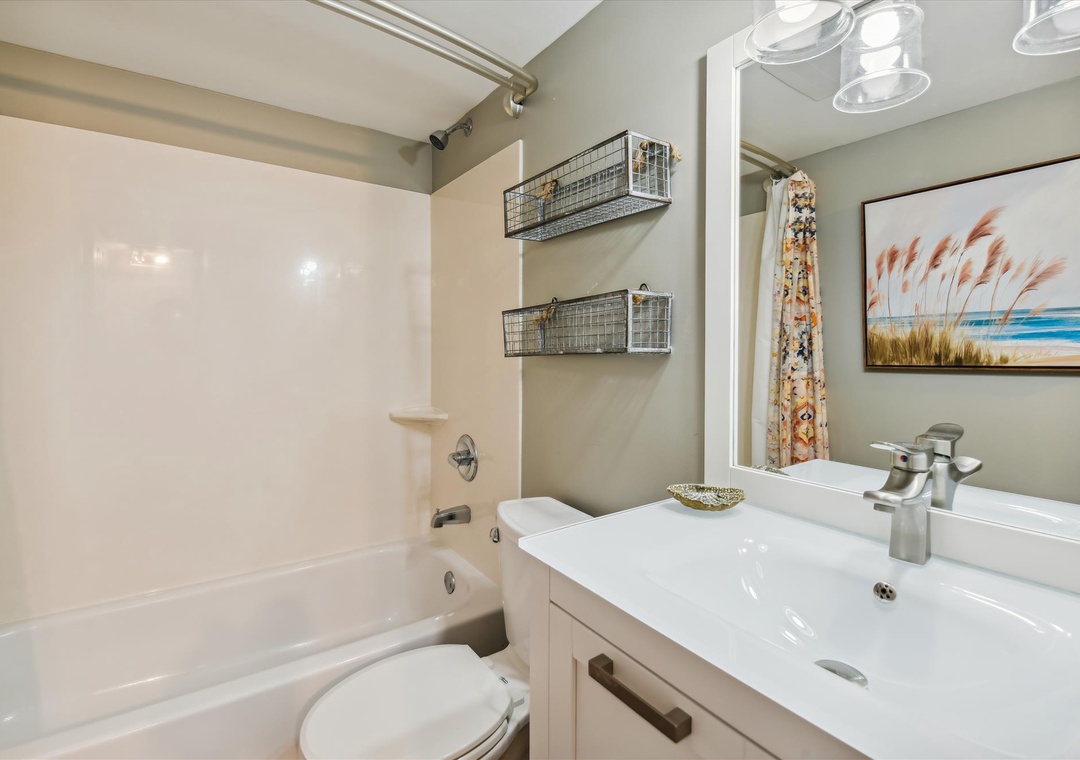 photos-bath-Sandy Key 831 Sandy Key 831 Guest Bathroom #2