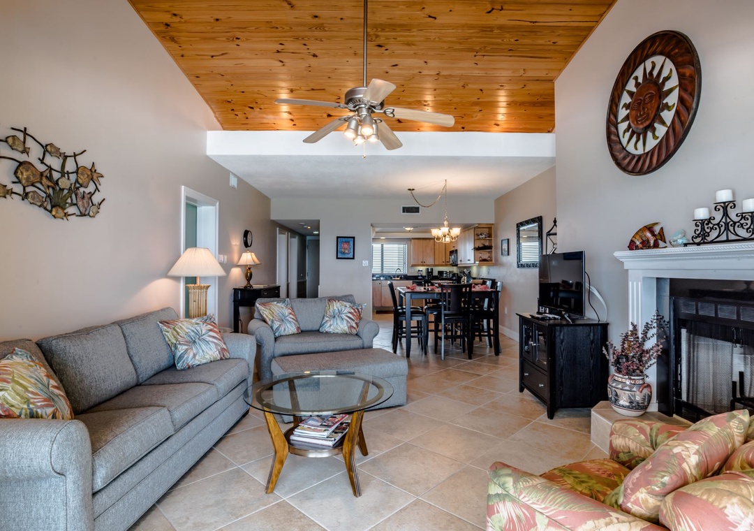 Shipwatch D803 Living Room and Dining Room