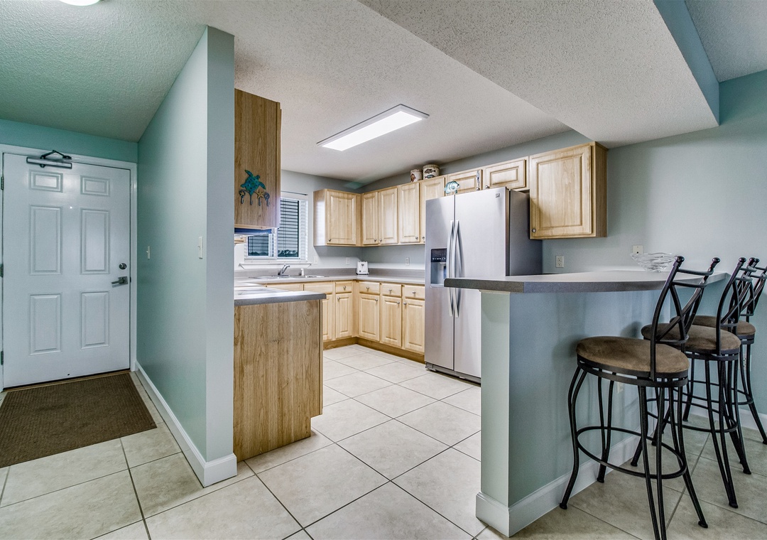 Sandy Key 326 Kitchen Bar with Seating for 3