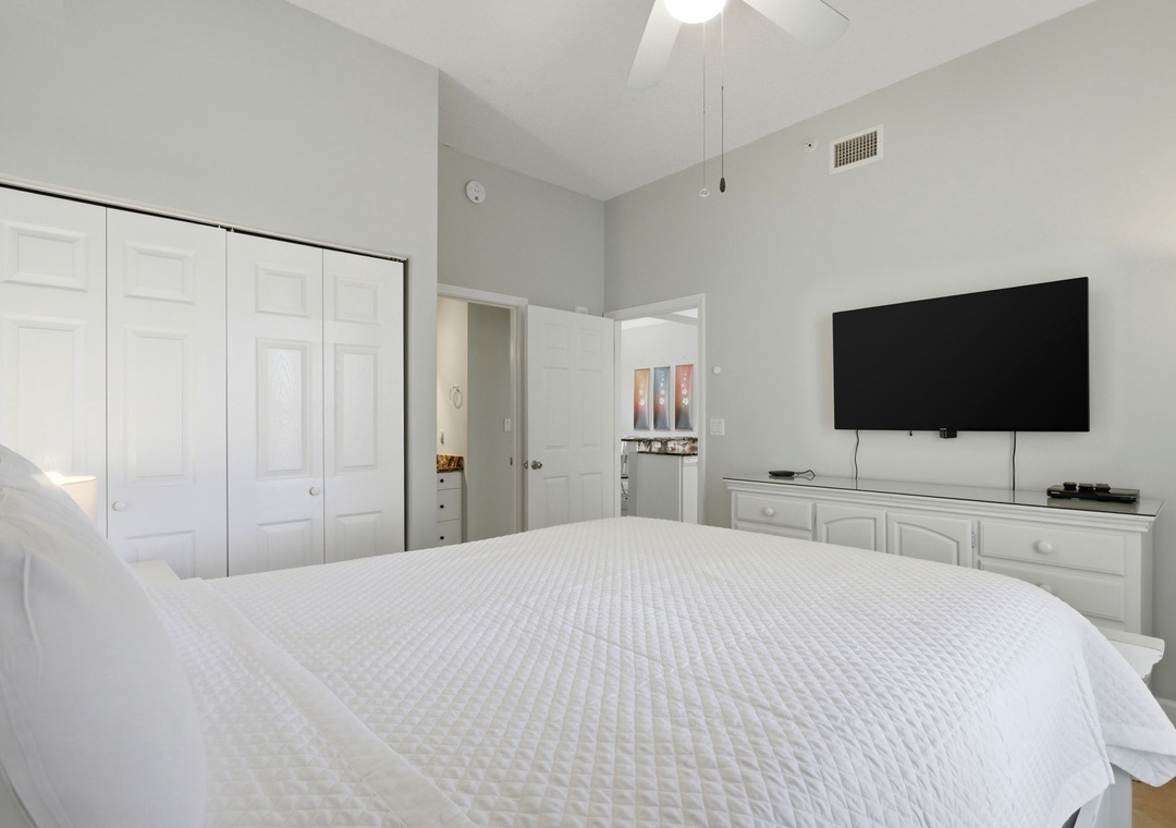 Windemere 1502- Bedroom 2 & TV