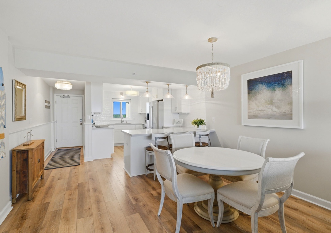 Sandy Key 822- Dining Room & Kitchen