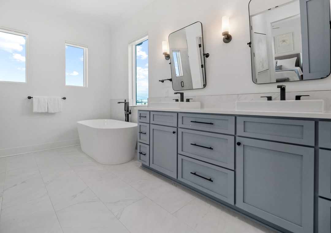 Vivianna #5 - Third Floor - Primary Bathroom 5