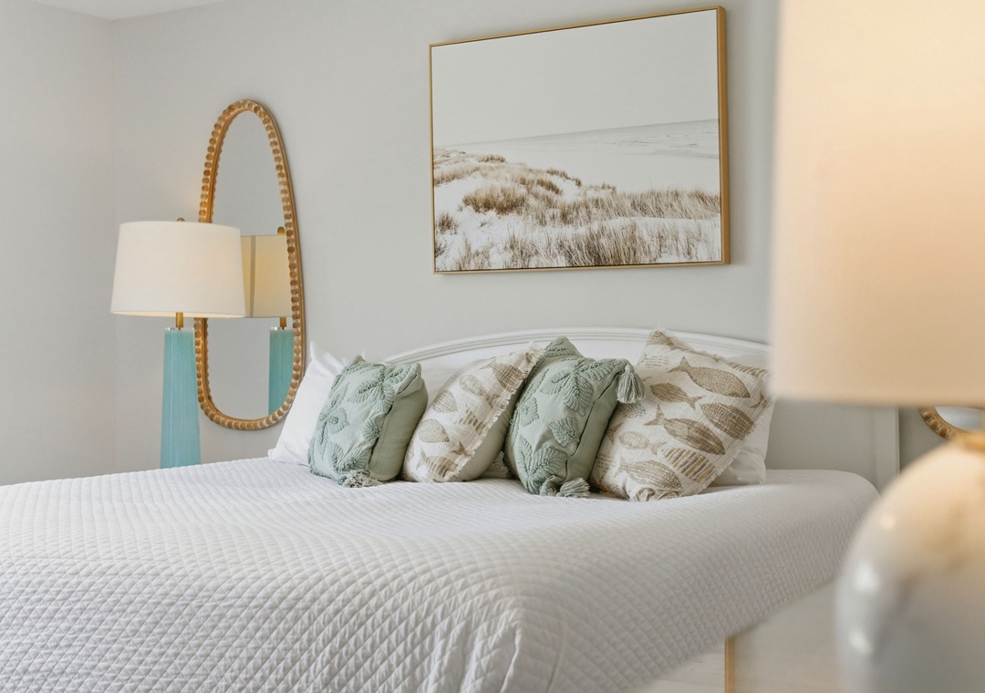 North Lost Key Landing B2- Drift off in coastal comfort with soft linens, beachy artwork, and calming colors that bring the shore to your doorstep.