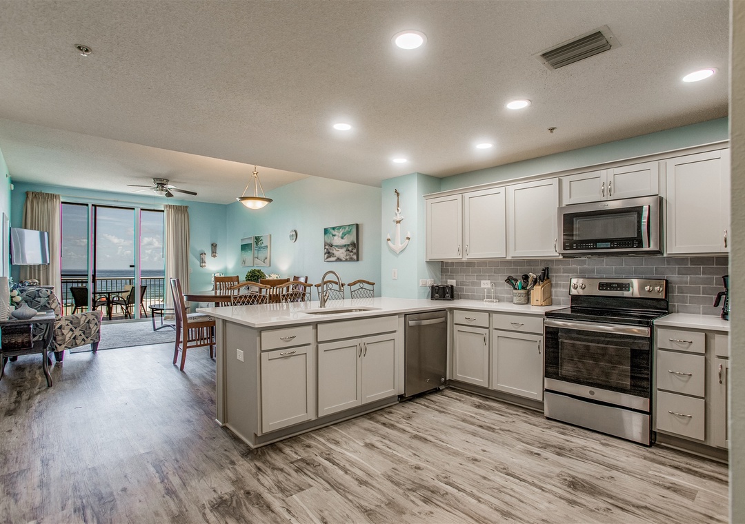 Spanish Key 206 Kitchen and Dining Room