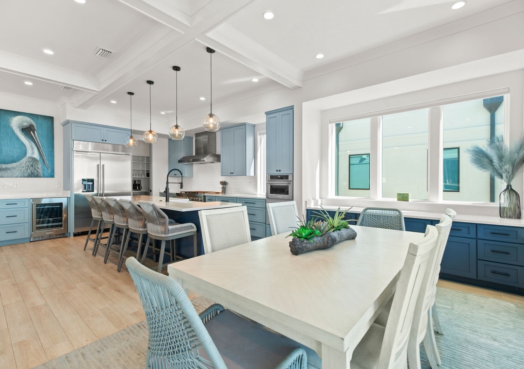 Vivianna #11- Third Floor - Kitchen & Dining Area