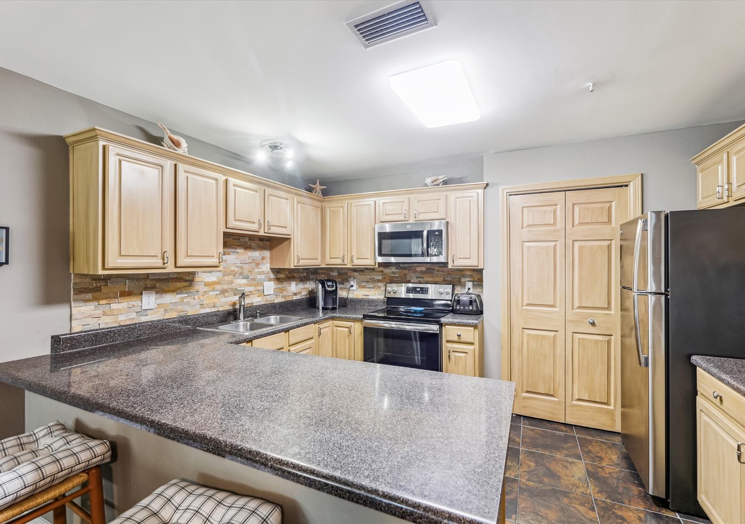 interiors-kitchen-127738121