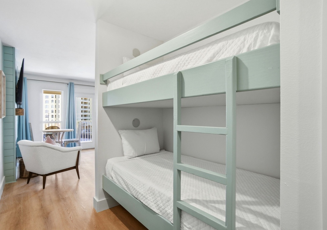 Grand Caribbean 411W - Bunks